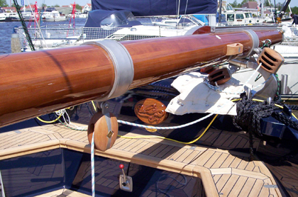 Leospar® masten door Van der Doe Mast met blokken op schip